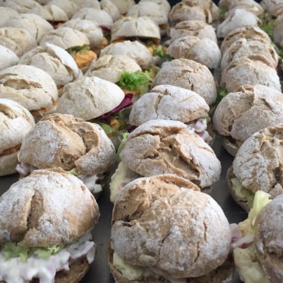 Mini broodjes, cateringarrangement van De4Zussen